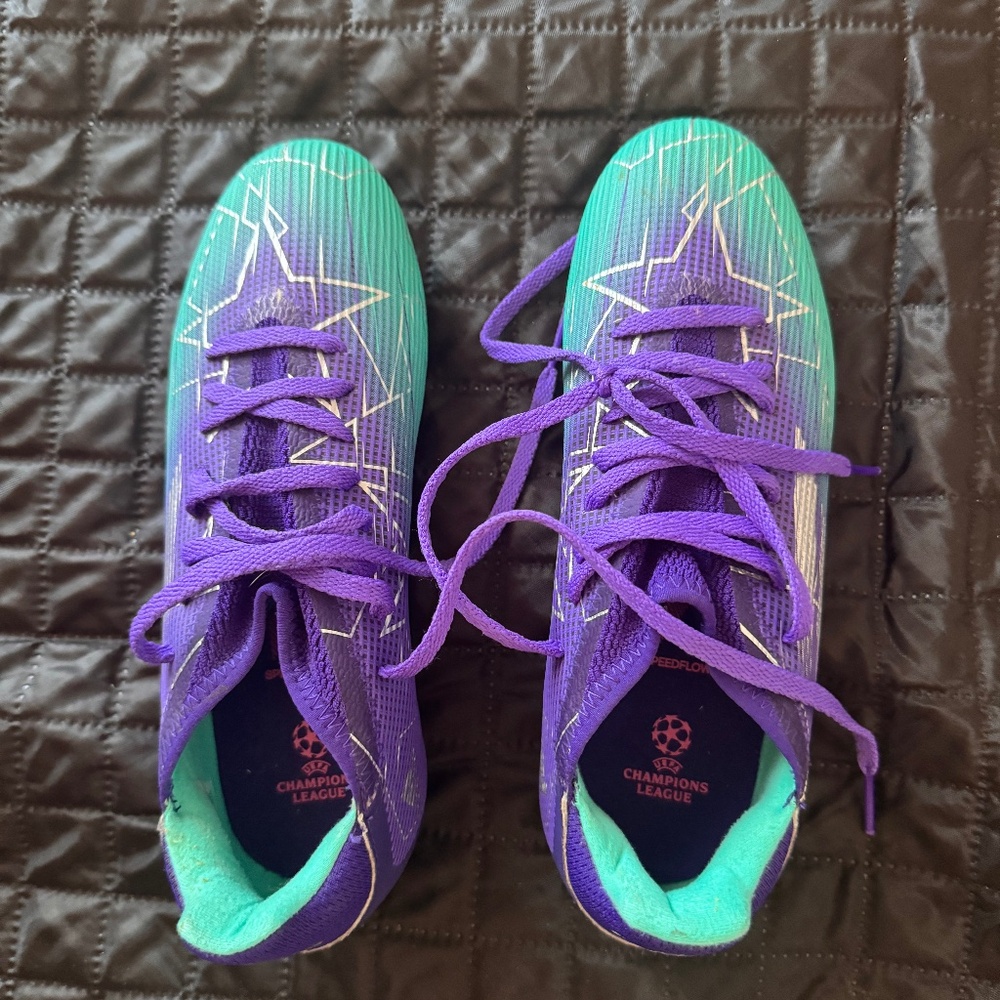 Kids cleats - size 5